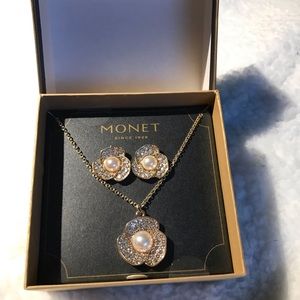Earrings and necklace set